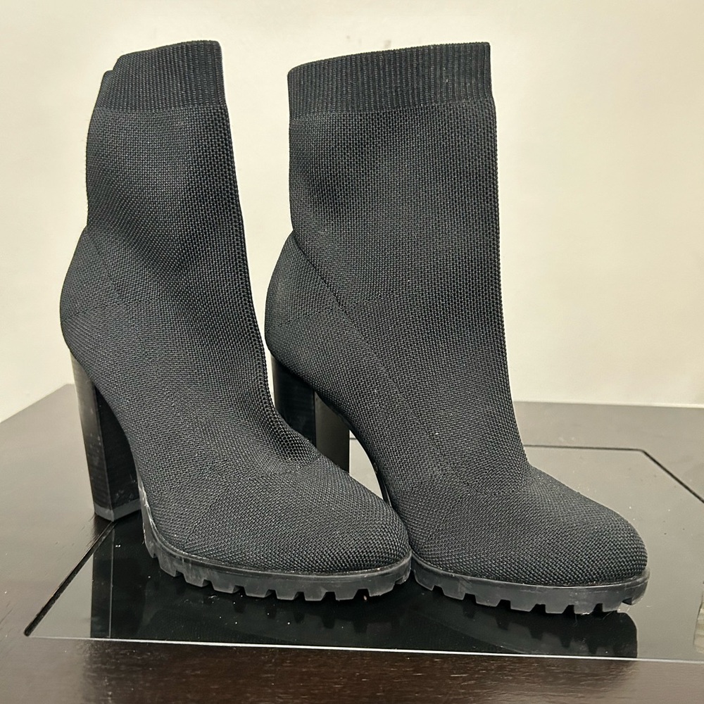 Shoedazzle stretchy bootie heels 
Size 7.5